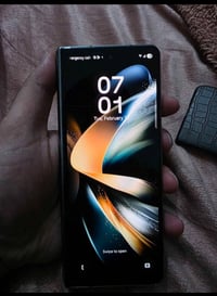 Zfold 4 الذاكره 256 + 12 الجهاز مشكلته الشاشه الجبيره من افتحها شويه ت...