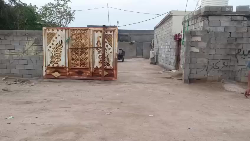 سلام عليكم
المساحه الكليه 950م
 عله طريق الخور قرب قصر مضحي مسيجه  وباب سلايت +بيتين 
ماي خطين من التحليه ومن البترو 
محوله بلباب شارع 15 الاستفسار ***********واتساب فقط
