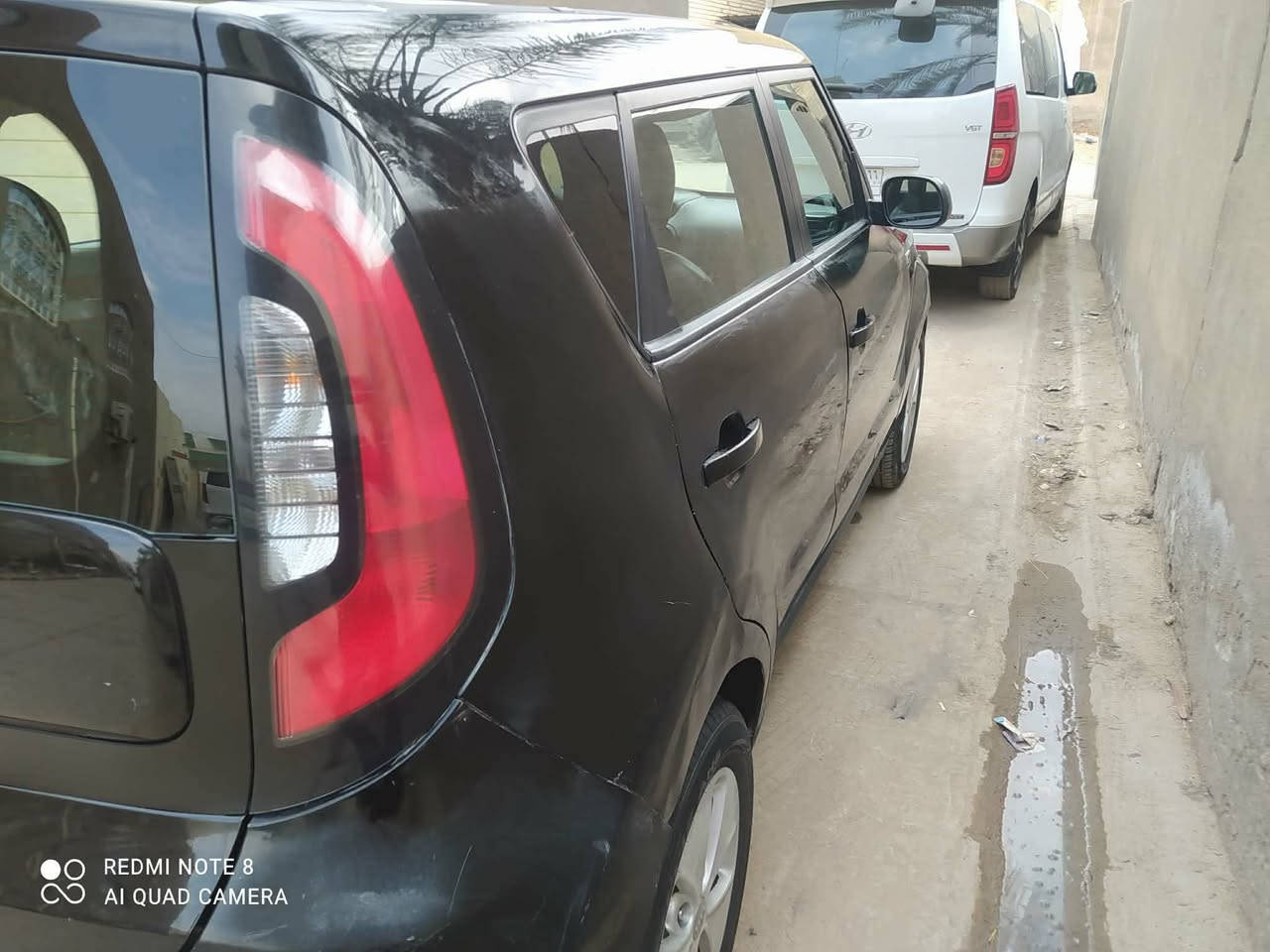 السلام عليكم 
للبيع كيا سول وارد امريكي ٢٠١٥ محرك ١٦٠٠ بحالة ممتازة  بجم كبس شركة ماشية ٥٩ الف قابل للزيادة استيرادنا وباسمنا حادثها باب خلفي ايمن وهلال الجاملغ الخلفي لون اسود داخل جلد تبريد ممتاز جدا شاشة صغيرة تحكمات ستيرن كروس سرعة بيها ملاحظات بسيطة سعرها ١٠٥ ورقة. صور الحادث موجودات والتقرير ايضا موجود .  الكاظمية /الشالجية . 
موبايل ***********
