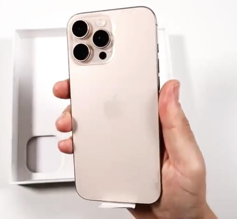 iphone 16 pro max
ذاكره 256
بطاريه 97%
‏1 sim يدعم
إمريكي . نموذج AM
مامفتوح . بدون ملحقات
 جهاز طافي فحم.فقط يحتاج تحديث كامل برمجه شعار ابل يشتغل . بدون ايكلود لأن كله متوقف حالياً  
فحص مع ظمان
سعر 225 الف نهايته فقط شراي يدخل
عنوان / اربيل مناره + متوفر توصيل


**إذا كنت صاحب هذا الإعلان وتريد حذفه لأي سبب، رجاءا أرسل رسالة إلى الدعم الفني**