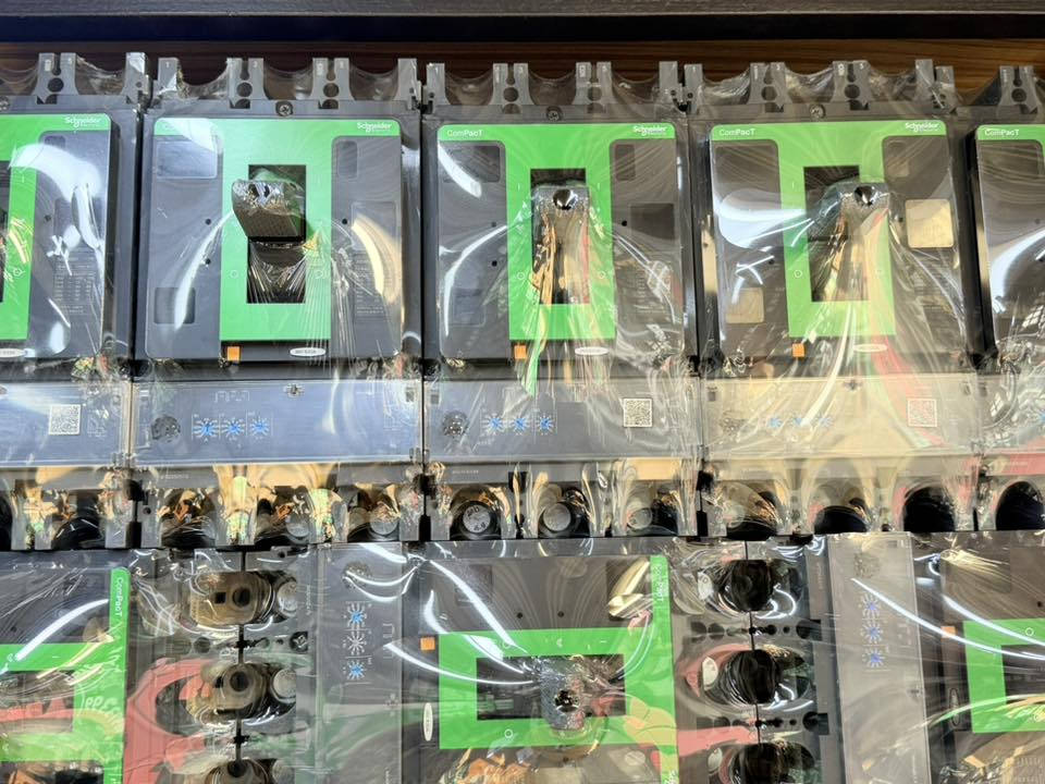 معرض الـ نور

متوفر لدينا جميع المنتجات الكهربائية 

 Schneider      —-   Abb  

قاطع هوائي، كوندكتر، جوزة، أيرث ليكج، ستارتر 

جديد وبضاعة خارج الكرتون
(مستعدين لتجهيز كافه دوائر الدولة )

للاستفسار الاتصال أو المراسله والاتصال عله الرقم 
*********** 
 أو زورونا في موقعنا الكائن بغداد الشورجه عكد النصارة
يتوفر توصيل لجميع محافظات العراق
