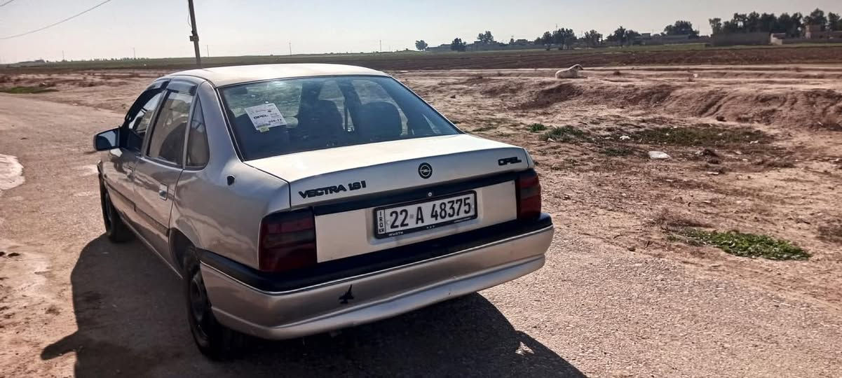 اوبل فكترا 1992
للبيع للبيع بدون عيب سنويه جديد 
تخم تايرات جديد كامل جاهز 
سعر اتصل ع رقم***********
