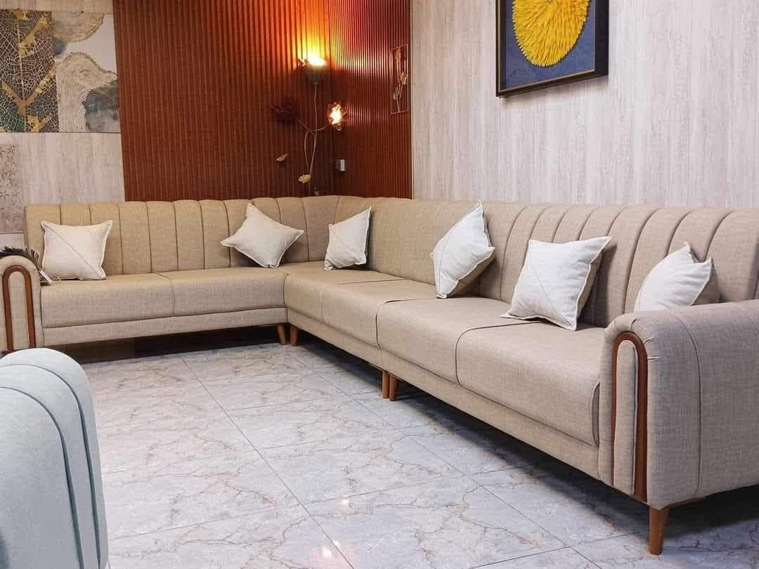 🔥 عرض خاص ب ٤٠٠الف فقط والتوصيل مجاني 
✨ يابلاش يابلاش… ٤٠٠ ألف فقط ✨
🛋️ ديوان كامل (10 مقاعد)
تعلن نجارة ودوشمة تبارك الرحمٰن  عن توفير أجمل وأحدث الموديلات
بألوان مميزة وحسب طلب الزبون 👌
🔹 يتكون الديوان من:
▪️ 5 قطع
▪️ 10 مقاعد مريحة
▪️ قياسات خاصة حسب المساحة والطلب
📌 مواصفات العمل:
✔️ خشب جام روسي قوي ومتين وبلوك ١٦ ملم ركم 💪
✔️ سفنج ضغط عالي مميز (راحة في الجلوس)
✔️ قماش تركي 🇹🇷 عالي الجودة
🎁 عرض خاص:مع كل طلب هدايه مميزه 
  💫4 كوشات هدية و طبله انيقه الشكل 
🚛توصيل مجاني داخل الفلوجه 
🚚 توصيل إلى جميع انحاء الفلوجه🇮🇶 بأسعار مناسبه 
💰 السعر: ٤٠٠ الف 
📲 للحجز والاستفسار: مراسلة الصفحة أو واتساب
*********** _*********** _***********
