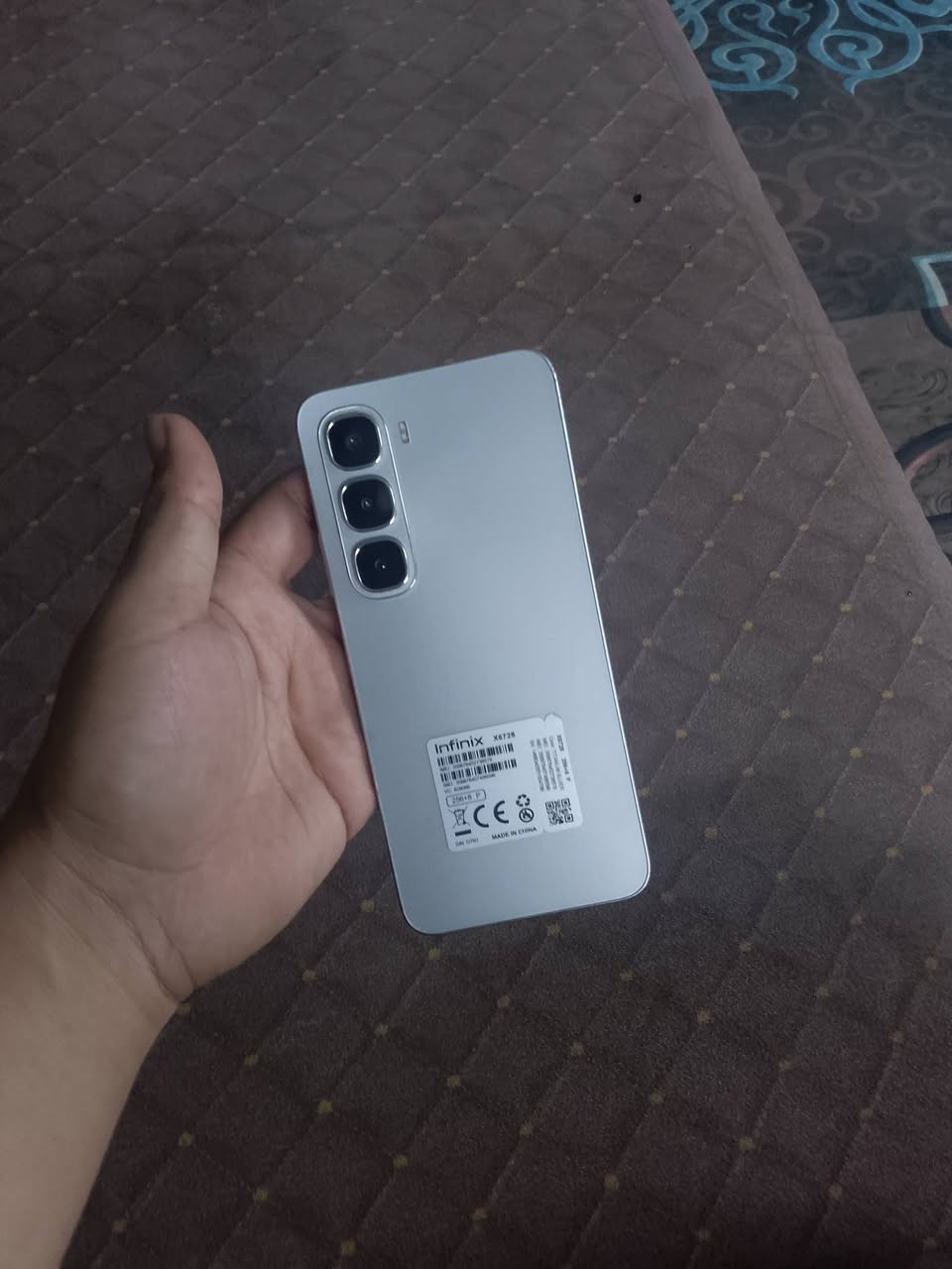 السلام عليكم عندي جهاز أنفنكس هوت60اي ذاكرته 256جهاز نظيف أخو الجديد سعره120العنوان بغداد الحريه الثانية***********مراسله عل واتساب او خاص
