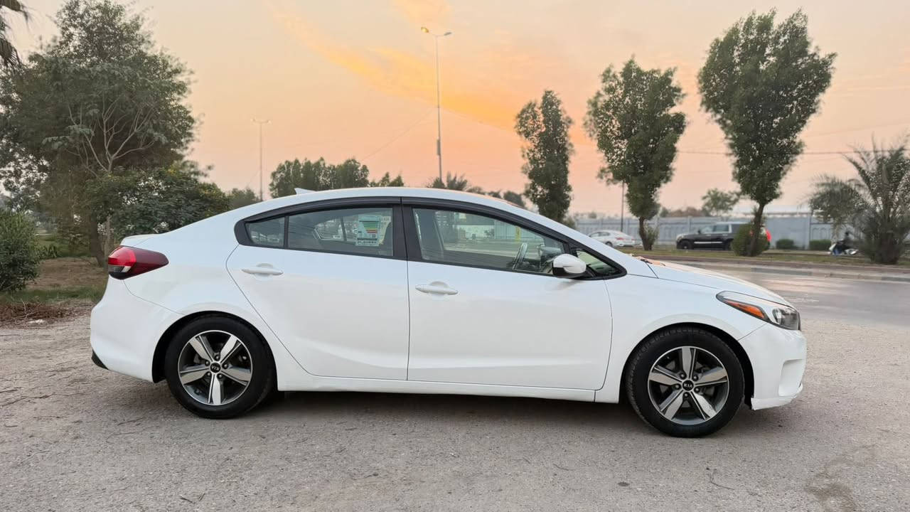 سلام عليكم كيا فورتي لبيع موديل 2018سيارة جاهزة من كلشي صبغ 3قطع بدون دواخل مكينة 2000دوش السعر 118المكان السيارة البياع الاتصال على الرقم ***********
