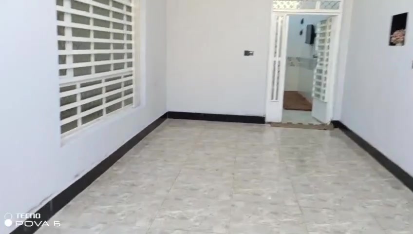 السلام عليكم بيت للبيع سنه 2026 بيت جديد كامل طابقين طابق الفوق ما مكمل والجوى مكمل ساك
مساحته 150 م 
بيجوه غرفه وصاله ومطبخ واستقبال وفوق غرفتين صاله وصحيات بيت كامل جديد 
مجمع نبيل قرض مستشفى القاسم 
واللهم صل على محمد وال محمد ننشر البيت بالصلاه على محمد وال محمد ***********
