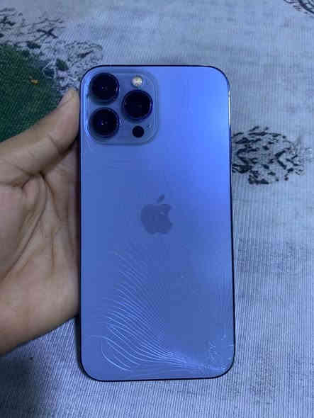 ايفون 13 برو ماكس 
ذاكرة 256 
بطارية 78 اصليه مو مبدله 
جهاز نضيف كلو نورمال 
ما مبدل بيه شي 
فيس ايدي شغال : تك سيم 
بيه بس هاي الضربه الي بلضهر 
جهاز نضيف ما يعبر هوا 
مكاني الموصل الأيسر 
للتواصل عبر الخاص او الواتساب ***********
السعر 600 وبيه مجال للطيبين
