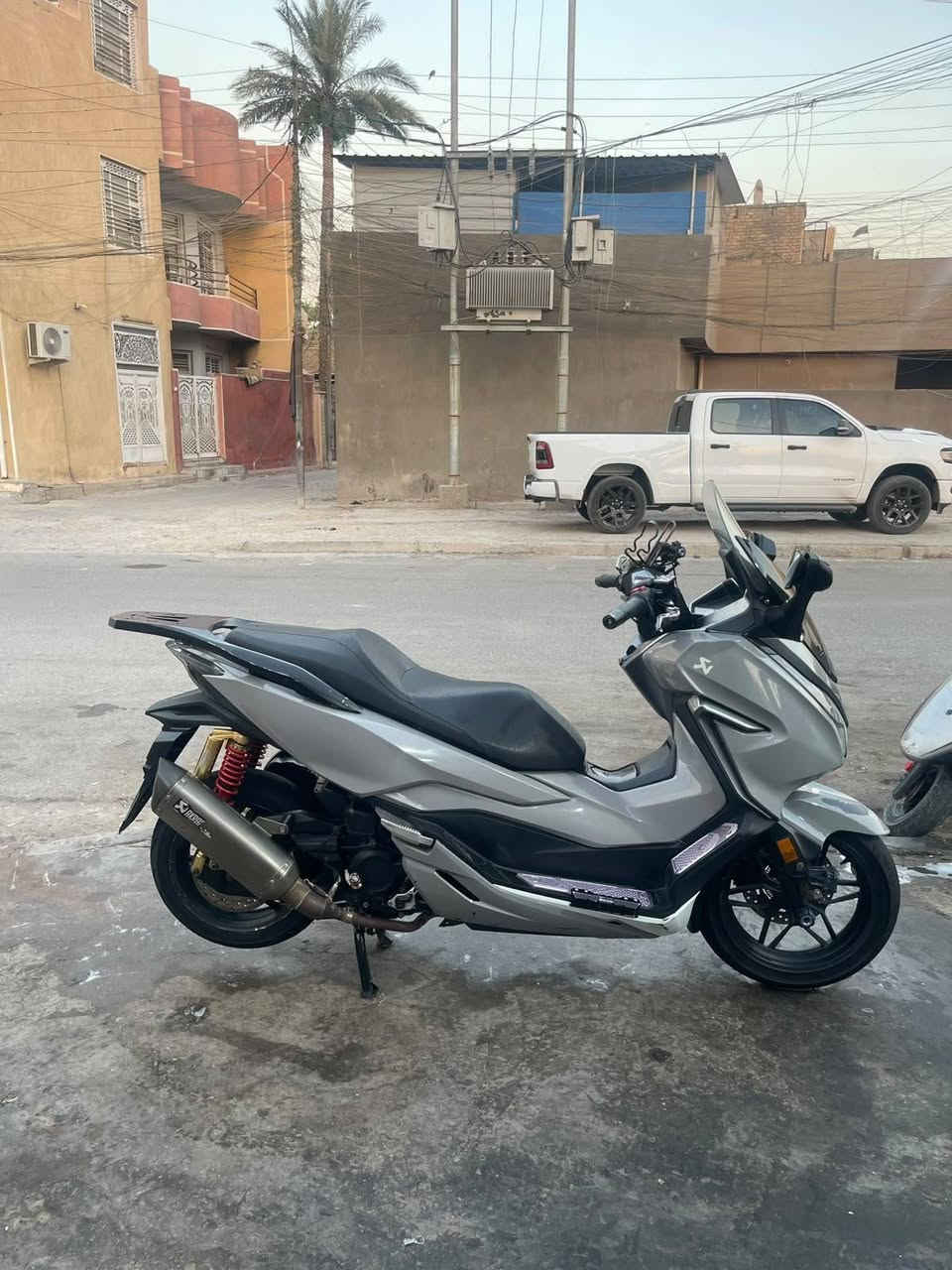 سلام عليكم هوندا فورزا 013
جامه كهربائية 
حجم المكينه300c
صالنصه رياضية 
تتفئه يدات 
دراجه نضيفه بمعنه الكلمه استيراد على ايدي 
للستفسار ***********
مكان الدراجه بغداد
