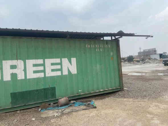 السلام عليكم ... حاوية عدد 4 النوع العالي طول 12 سعر الوحده 22 ورقة ... حي البتول ***********
