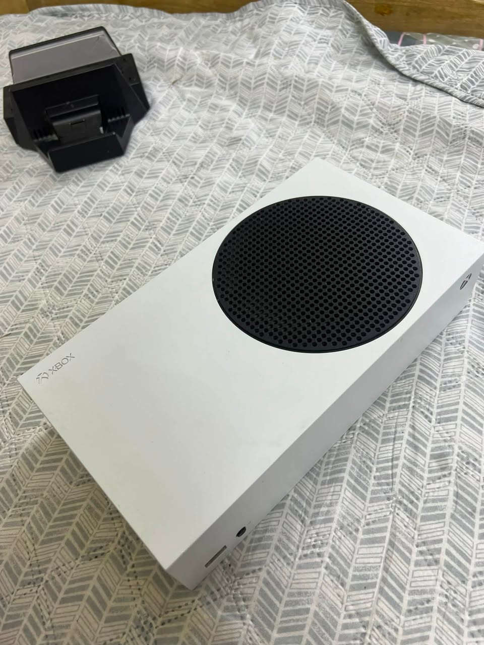 السلام عليكم
Xbox series s 512 G
اصدار 22 نظيف جدا لك استيكر يعني ما مفتوح وما بي اي مشاكل واستخدامه قليل جدا 
وياه جوستكات 2 اصليات ما بيهن اي مشاكل وبيهن لاتري شحن 
وجوستك واحد كيم سير اصلي واير 
وقاعده ومروحه تبريد اصليه وتشحن الجوستكات 
وياه هارد 1 تيرا اصلي 
وياه يوبي اس هم جديد وخوش نوعية 
وياه دركسون شغال وما بيه اي مشاكل وياه كير وكامل 
اخوان الجهاز جدا نظيف ومرتب وما بيه مشاكل 
وابيع كامل جميع الملحقات 
وسعره 600 وبيه مجال بسيط 
وبيه اشتراك كيم باس شهرين 
***********
