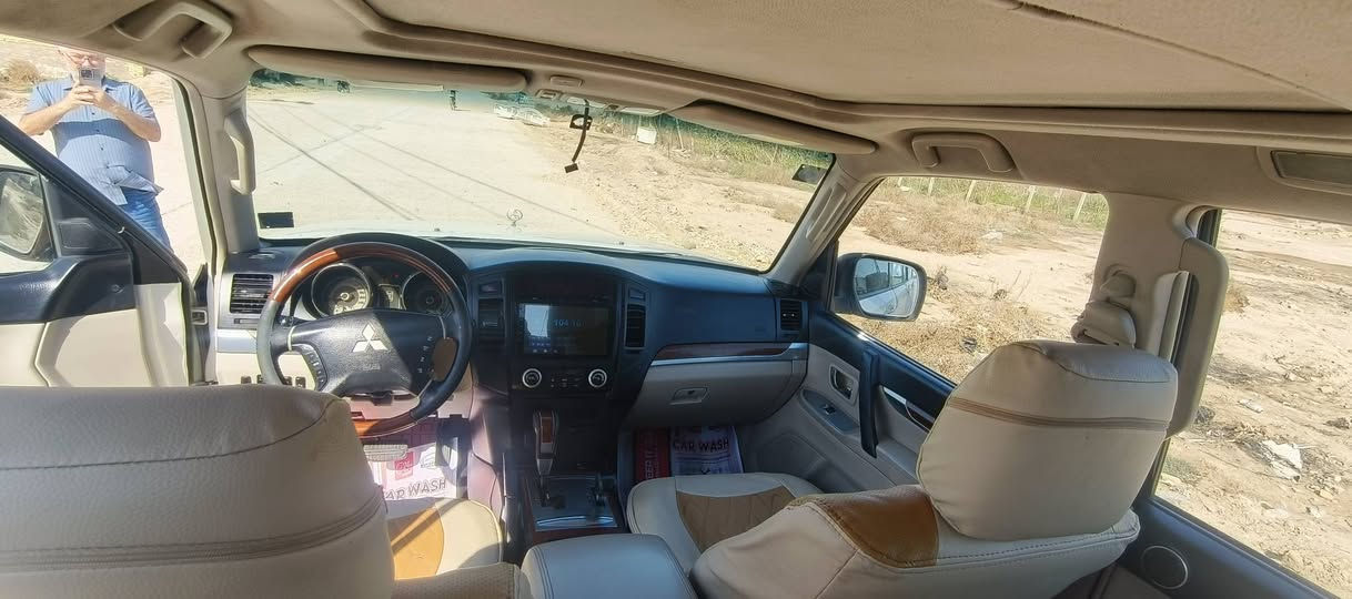 السلام عليكم باجيرو 2009 محدث دعاميات 2017 سياره مكفوله من الضربه والصبغ وكير ومكينه صدر هسه شاده صارله يوم واحد امامي خلفي وعلى شرط المواد اصلي وكاله كلفني مليون  تايرات جدد تخم امامي خلفي دنلوب عنواني كوت السعر 132وبيها مجال سياره ما تصرف عليها ربع 
***********
