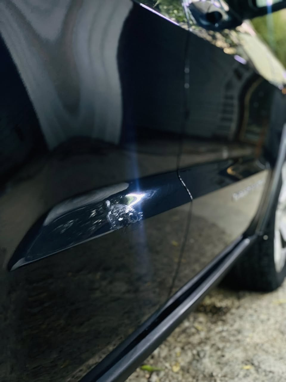 السلام عليكم 
للبيع فقط جيب شيروكي لمتد فول مواصفات موديل 2015 وارد امريكا حادثها بنيد مصبوغه صفحه السايق بامريكا السياره جاهزه من كلشي محرك 3600 ماشيه 150 الف مايل رقم بغداد بأسمي السعر 160 بيها مجال العنوان بغداد اليرموك 
***********
