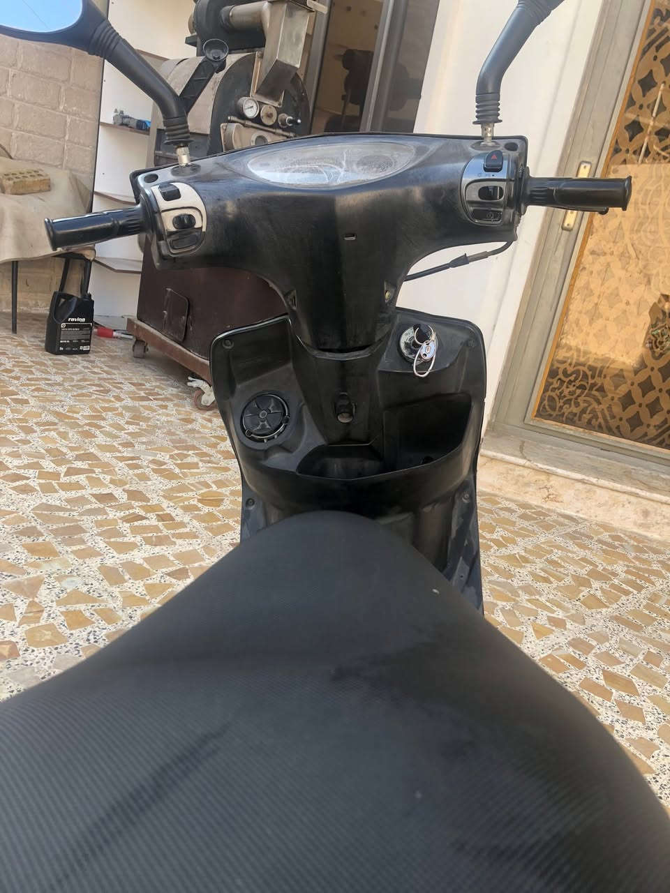 ماكس ثعلب 
المعدل 140
المحرك بلادي على الفحص
كهربائيات شغالات 
كفرات نضيفات 
تايرات جدد
كيج سرعه شغال
سعه الخزان البانزين 7 ونص لتر 
كيج بانزين شغال 
اي خلل بي انقص من السعر واني خادم 
والله معتاز لو ما معتاز والله ما بيعه 
السعر 550الف وبي مجال 
الرقم *********** واتساب
