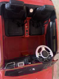 سيارة أطفال • بدها بطارية • ريموت ضايع