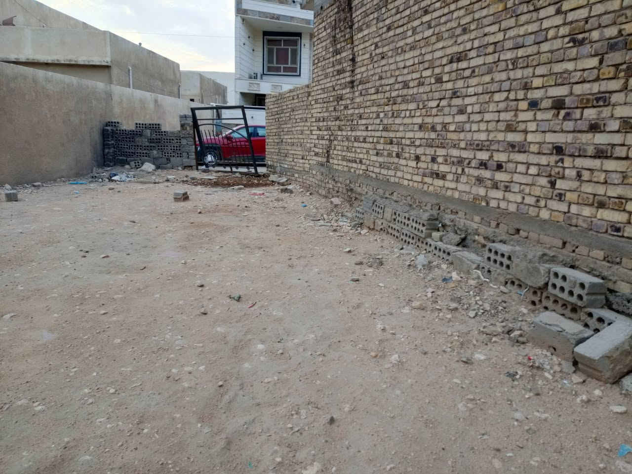 عيد نشر سبب الوعود الكاذبة
قطعه ارض للبيع المساحه 200متر 

طابو زراعي سند 25//حله الكرامه قريبه علا شارع 60/

خلف مطعم مندي بلادي اليمن خدمات كامله عرض شارع 10

متر موقع حلو السعر مناسب//***********
