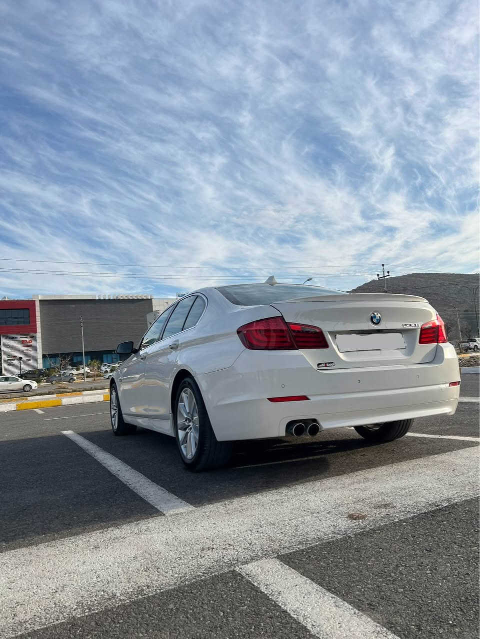 BMW F10 530i
سفری شەریکەی عروش 2013
5پەردە
6پستۆنی مەکینە مەرغوب بێ تۆڕبۆ
سەنەوی نوێیە
کامێرا
بەسمە
سڵاید
ناو کرێمی
پێش و پشت حەساس 
ئۆتۆ هۆڵد 
3گێڕ
کوشن کارەبایی و جڵد
تەحدید سەرعە
سەیارەکە بێ مەسروفە
ژ.م*********** رانية, السليمانية
