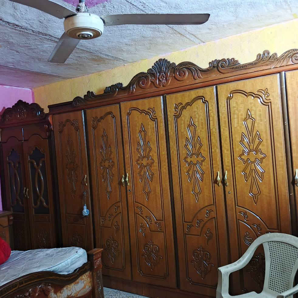 غرفه اخشاب تسكام الثقيل والقران مليونين سويتها ورايدها 700قفلها اي خلل ما بيها نضافتها 80٪النقشه مال التاج مال الجربايه واكعه موجوده عنوان ناصريه مدينه الصدر*********** ناصرية, ذي قار
