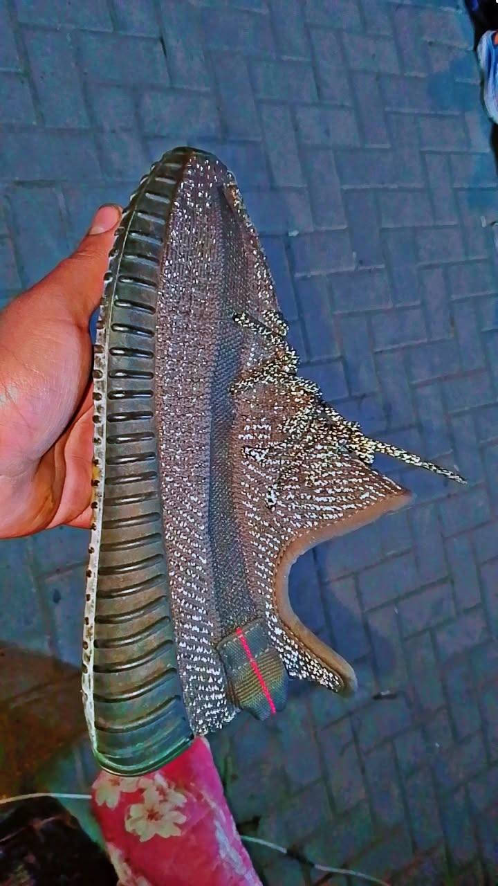 سلام عليكم توفرت شلعه 115قطعه احذيه باله مستخدم اصلي وبيهن ما مستخدم 
قيسات أغلبهن من 43وفوك قيسات خاصه بيهن 47او48
كلهن موديلات مختلفه شرط نضافه اي قطعه بيه خلل تطلع 
عنوان بغداد الشعله هاتف ***********
