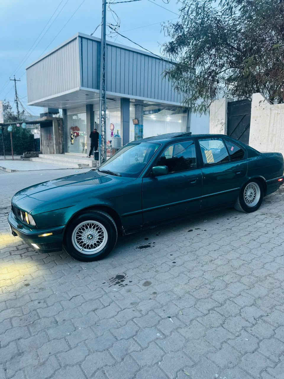 محرك 525
كير عادي 
لون مميز 
موديل ١٩٩٣
فول موصفات  
سقف سليدروف
كشنات جلد 
بردة خلفية   
بجم كبس 
كير محرك شرط 
تبريد تتفىة شرط فقط بيع سعر 65بي مجال للطيبين
عنوان كركوك رقم موبايل ***********
