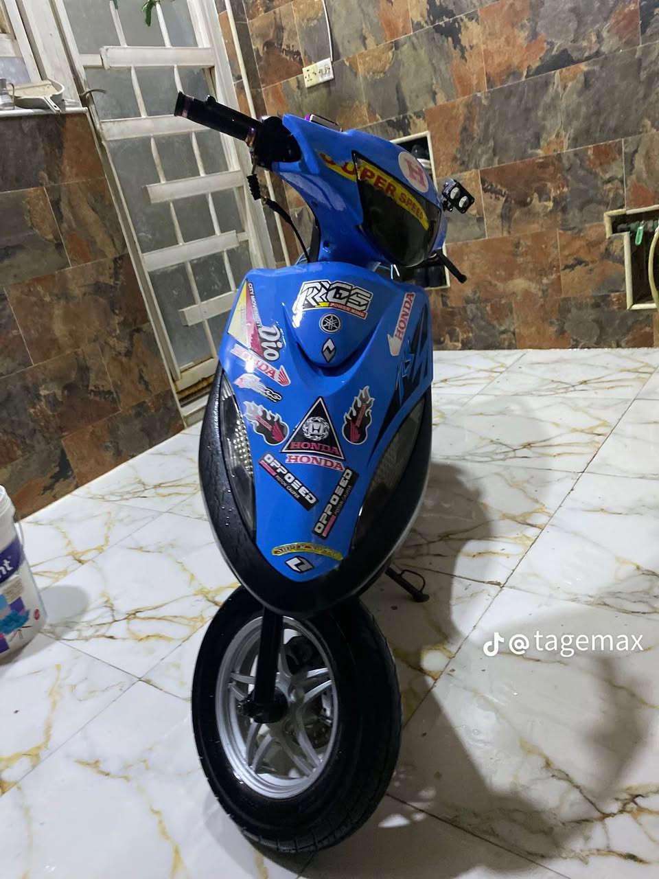 سلام عليكم ماكس عدله مزوده البيع 

قبق فلاوين

صالنصه رياضي 

يدات رياضي

قبق عنبار 

فلتر مال بانزين

يدات رياضي

شيال راجع 

وشيال ثاني موجود 

الدراجه كله شغال ما بيه اي نقص نكره سلف مكاني ناصريه مركز تضحيه ***********
