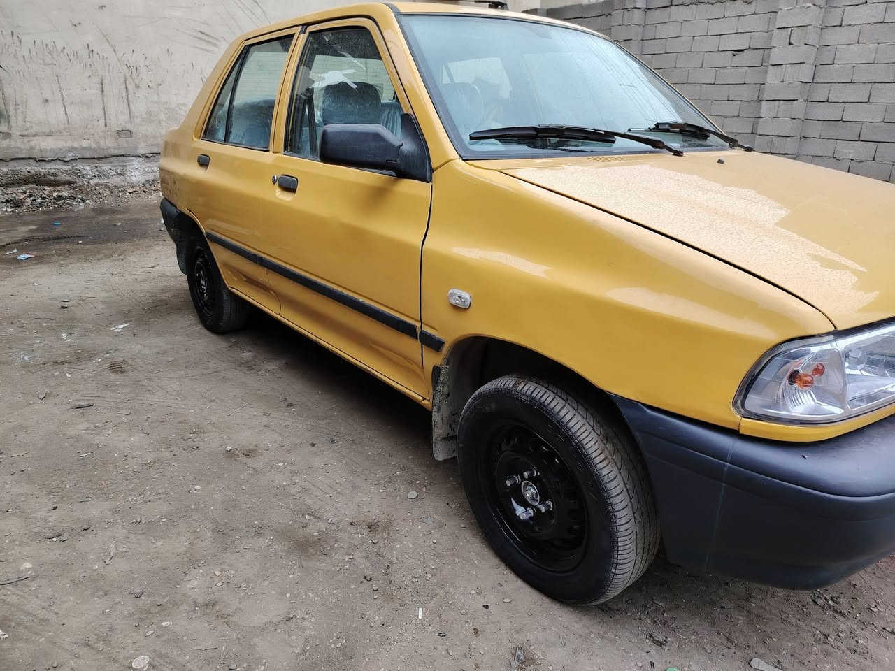 سلام عليكم عندي سايبه مديل ١٥ بغداد نضيفه وجاهزه تحويل ثاني يوم مصفره لا غرامه ولا هيئه مبدل بيه جاملغ وبنيد سعر ٣٥ ورقه وبيه مجال بغداد بلديات ***********
