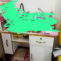 ميز اكريلك • غرفة نوم • للبيع