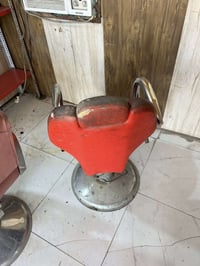 كرسي حلاق • مراسله خاص