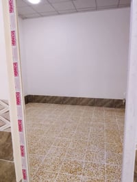 شقة طابق أرضي • ١٠٠م • مقابل كلية حدباء