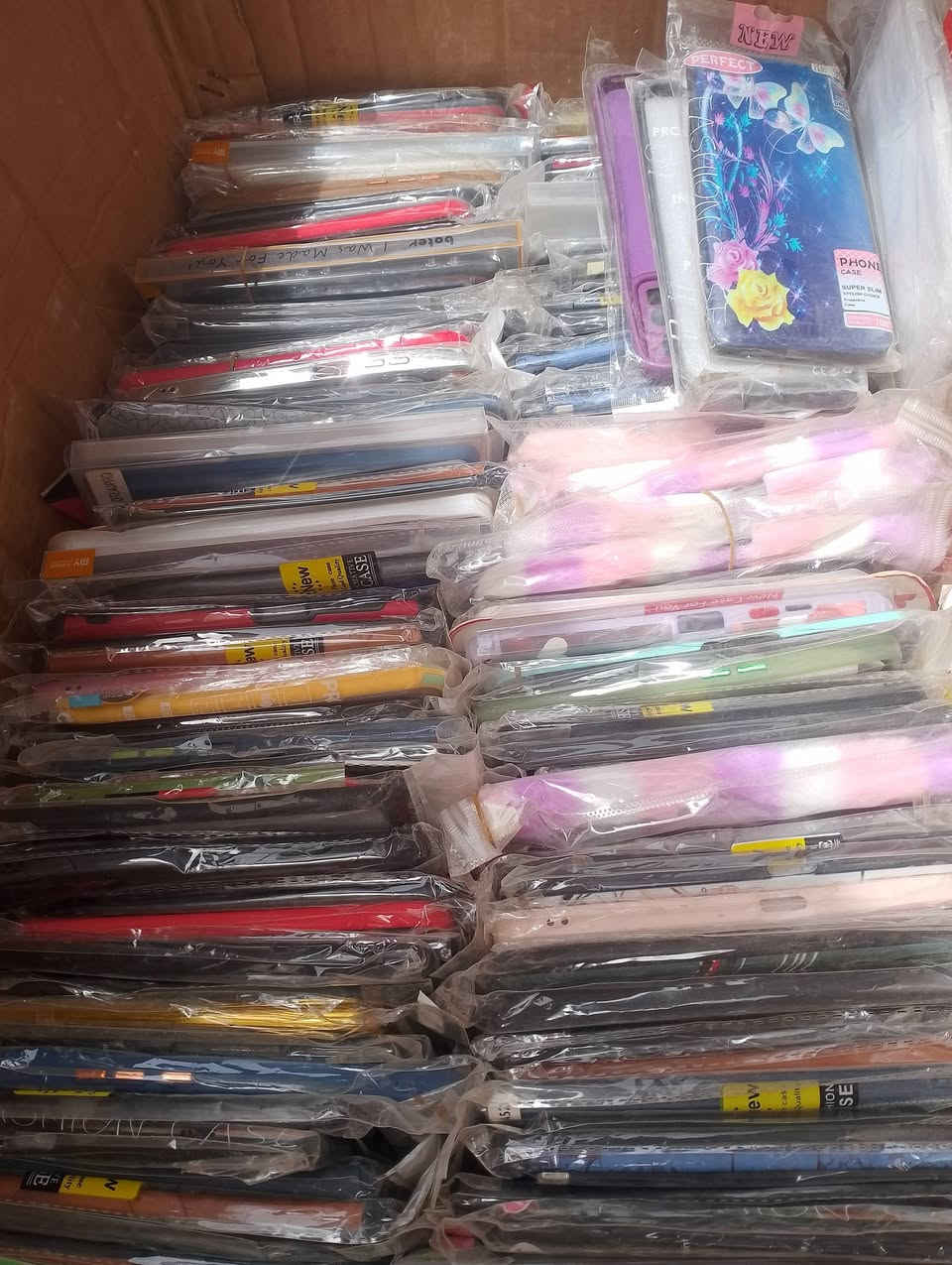 شلعة كفرات اكثر من 850 قطعة
ايفون وكلكسي وهونر وهواوي وباقي الايتمات
اكثر من 635 بالغلاف
و اكثر من 215 كفر بدون غلاف
ب130 مع التوصيل وبيهن مجال تطلع عليك القطعة ب130 دينار بيع ب500 بيها خير من الله باقي التفاصيل خاص او واتساب ***********
