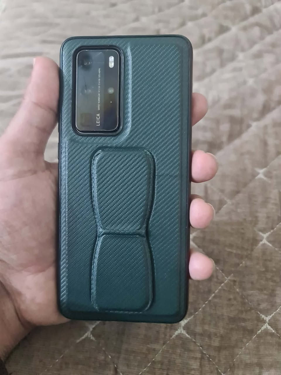 HUAWEI P40 Pro
ذاكره 256
الرام 8
شحنه شرط يومين يطول 
جهاز كل عيب مابي شرط تاخذه 
فقط فطر باللمس مامئثر عليه ابد 
سعره 180وبي مجال قليل ويرهم مراوس حسب القناعه ***********
