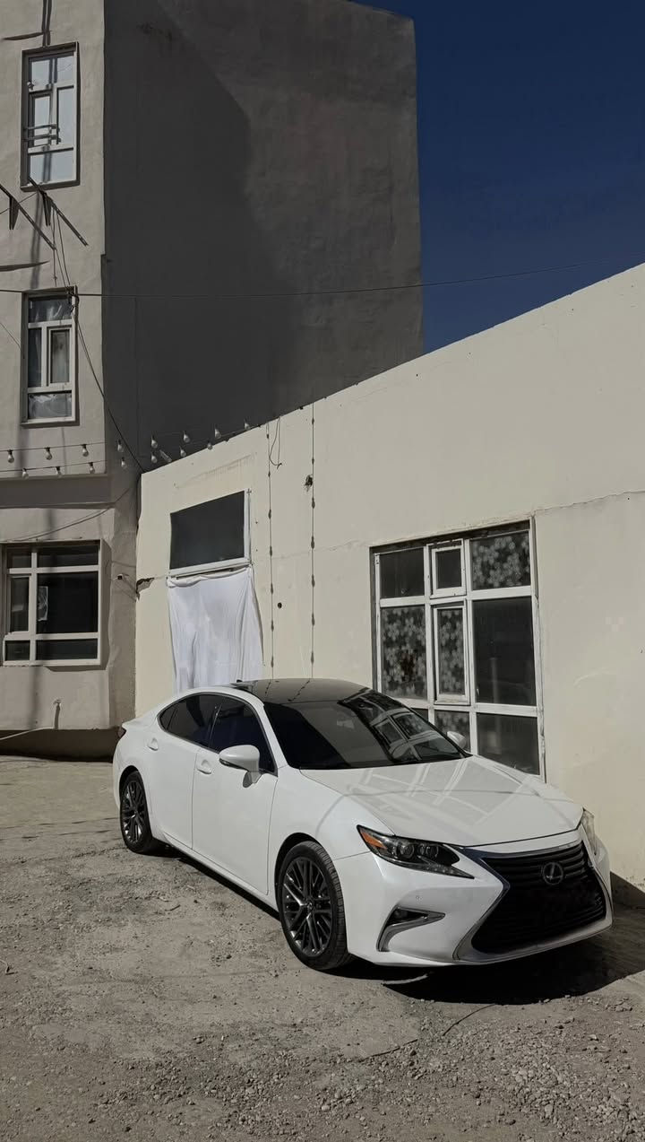 ليگزز 2017 ES 350 صدفي
فول مواصفات امريكي پانوراما
كوشن هيته ر تبريد كوشن خزن ستيرن هيته ر فول 1/1
٢ قتعة سبخن ٥ بخن بي زه ربه به س پيچه ك جاملخي پشتي گرتي سينك و بشت كبس بي داخلي بي ارباك شرط 
گير و محرك شرط ١٤٠ مايلا چوي ويل تايره جديد صفر 
سعر:185 وه ره قه و مجال
رقم تلفون:***********  عنوان:دهوك
