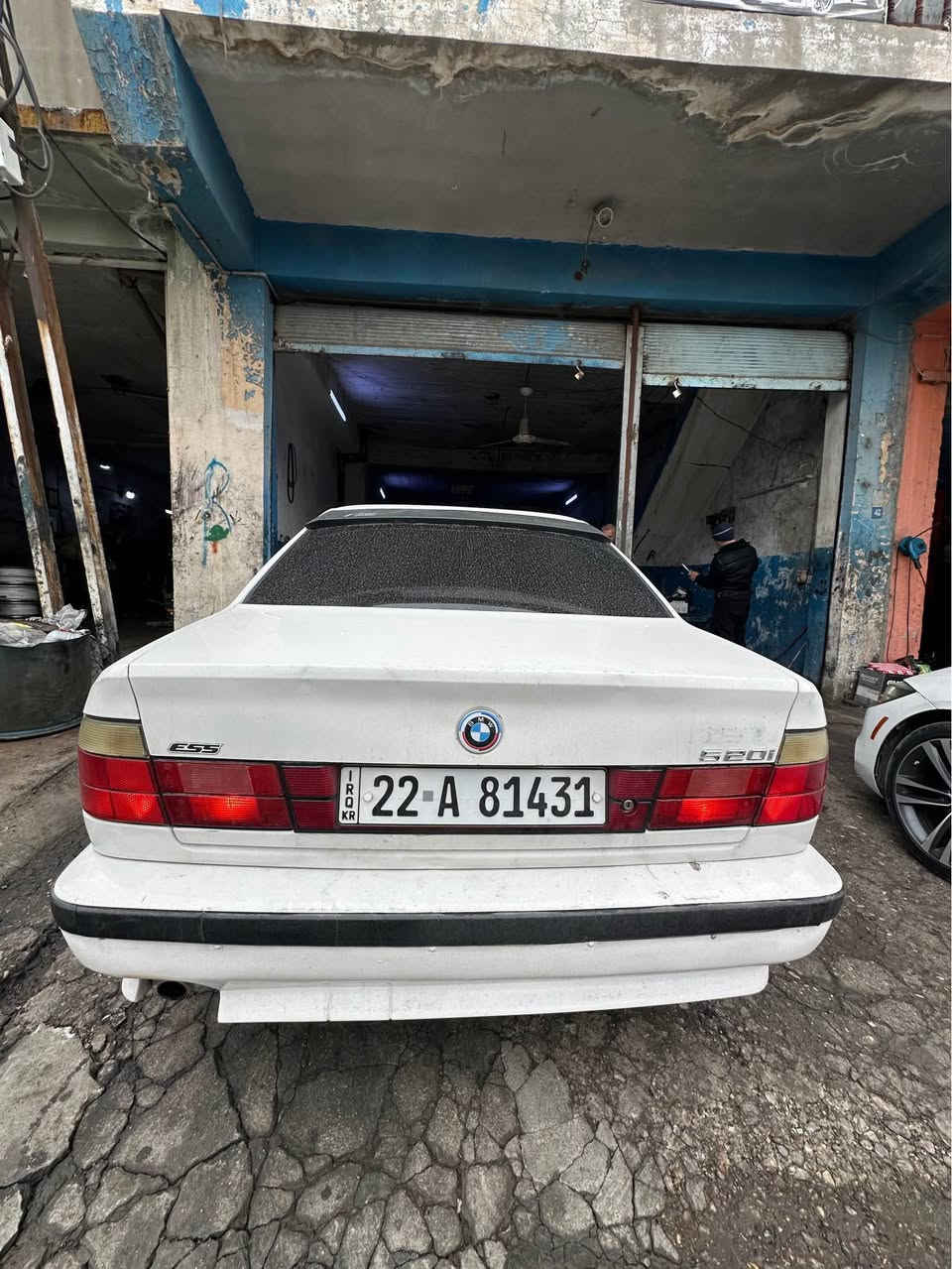 bmw e34 
520i كيرعادي 
موديل 1992 بدون دعم و بدون صبخ 
محرك +كير شرط ….تبريد سياره حلوه و مرتبه ،ويل M داخل اسود ..
تحويل شرط ،سعر 60$ ورقه مجال بصيط
*********** 
مكان وجود سياره زاخو …. زاخو, دهوك
