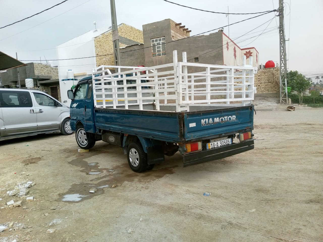 سلام عليكم كيه بنكو موديل 96رقم نكليزي تحويل ثاني يوم مصفره سنويه جديده سياره بلاديه مابيه لاصبغ ولاضربه محرك كير اكسن مكفولات حداديه جديد تخم تاير جديد بور مشط جديد كهربائي كله شغاله  محجر جديد سياره جاهزه من كلشي مكاني بابل الهاشميه ***********
