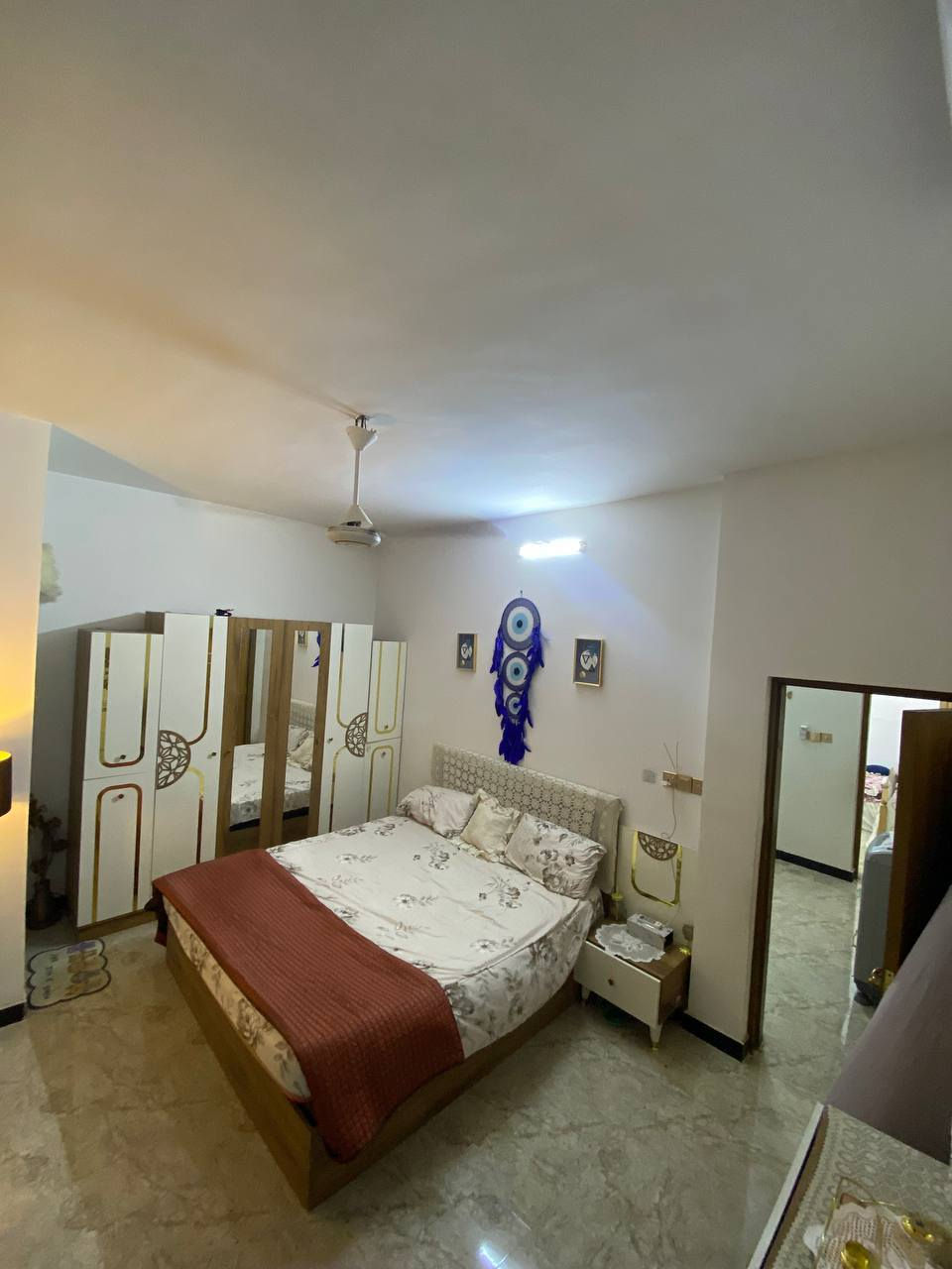 السلام عليكم مشتمل للبيع🛑
٥٠م. طابو صرف بناء حديث العنوان الثعالبه ال ٨ألاف طابقين يتكون من استقبال حولي مطبخ خدمات 
وغرفتين فوك الواجهيه طابوك بعدها أما ملبوخه 
الاستفسار  الانتصال ع رقم
***********
