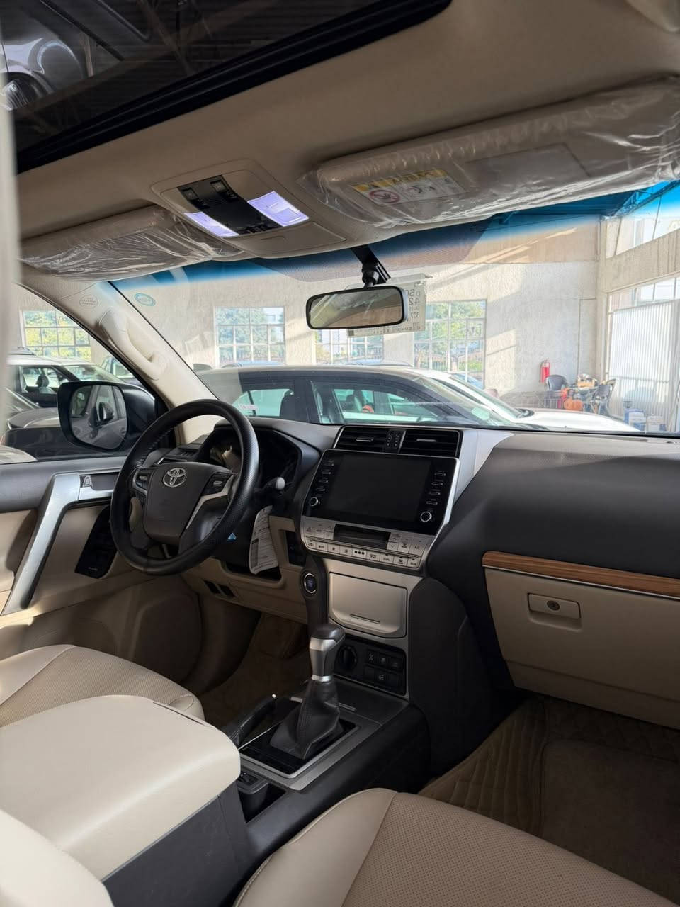 للبيع 

Toyota Prado VX 2023  [#SAS](https://www.facebook.com/hashtag/sas?__eep__=6&__cft__[0]=AZb6A-jQtF_iKRICkfcgBAYK3wrJatJ-ZbkelLUd_d8U1C1IlbIqQnRmYjiYG2Gqx3EwL-Z5yBhAyOy0SFr2DpmdNcEddVOCQxCOP4qwitjD9hIs532SsIJLaV6g_RjBTVsyI8ZqkBEraK53Lxzql4yhgbtQ5Ulc5wgrJ40-7njkLXpFmSKHRSXhOJR_b4ZTU1w&__tn__=*NK-R)

تويوتا برادو موديل مد نايت VX 2023 [#وكالة_ساز](https://www.facebook.com/hashtag/%D9%88%D9%83%D8%A7%D9%84%D8%A9_%D8%B3%D8%A7%D8%B2?__eep__=6&__cft__[0]=AZb6A-jQtF_iKRICkfcgBAYK3wrJatJ-ZbkelLUd_d8U1C1IlbIqQnRmYjiYG2Gqx3EwL-Z5yBhAyOy0SFr2DpmdNcEddVOCQxCOP4qwitjD9hIs532SsIJLaV6g_RjBTVsyI8ZqkBEraK53Lxzql4yhgbtQ5Ulc5wgrJ40-7njkLXpFmSKHRSXhOJR_b4ZTU1w&__tn__=*NK-R)

 المدينة - بغداد – البياع 

•     المسافة المقطوعة    -   34,000  الف كلم 

------------------------------------------------------------ 

 السعر:        لمعرفة السعر   اتصل على الارقام

***********

***********

وسوف يتم الرد على الخاص برسالة بالسعر ورقم البائع 

 المواصفات :

 الموديل: 2023

 الفئة: VX باب ثاني

 محرك 6 سلندر سعة 4000 – اقتصادي وعزم ممتاز

 ناقل حركة أوتوماتيكي

 نظام دفع رباعي (4x4)

 ماشية فقط 34,000 كم

 جنوط قياس 18 إنج

 الحالة: السيارة بيها بارد بسيط جوة قبغ البانزين

وصبغ قليل بالدعامية الامامية جهة اليمين

 الشاصي والإيرباغات سليمة 100%

 استخدام ناعم

 داخلية السيارة نظيفة جداً

 السيارة خالية من أي مشاكل ميكانيكية أو كهربائية

 المواصفات الإضافية:

 فتحة سقف

مقاعد تبريد 

مانع انزلاق 

ABS

 مقاعد جلد كهربائية لون بيجي

 ثلاث قطع تبريد 

 شاشة لمس وسطية

تحكم ستيرن

 نظام ملاحة

 كاميرا خلفية

 بصمة ودخول ذكي

 بلوتوث / USB / AUX تحكم صوتي

 نظام قيادة متعدد الوضعيات

حساس خلفي 

 إنارة LED – داخلية وخارجية
