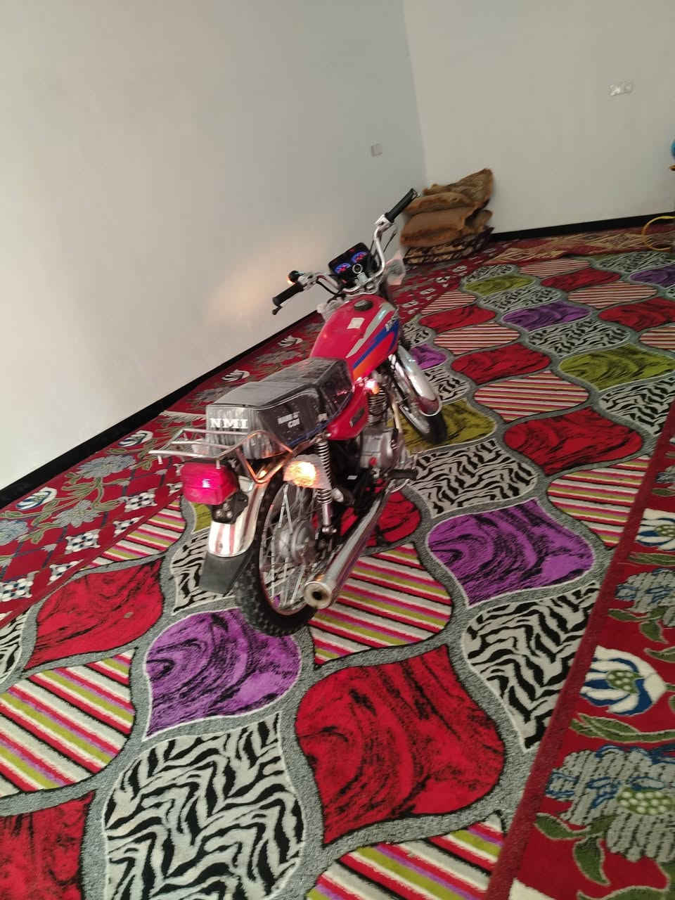 السلام عليكم شباب دراجه موديل 22 أوراق اصولي وجديدات وبجهك للترقيم دراجه كله 22 بلاديه كفاله عامه  السعر 750 وبيه مجال والشراي بيه خير ويدلل والاتصال على هذا الرقم ***********
