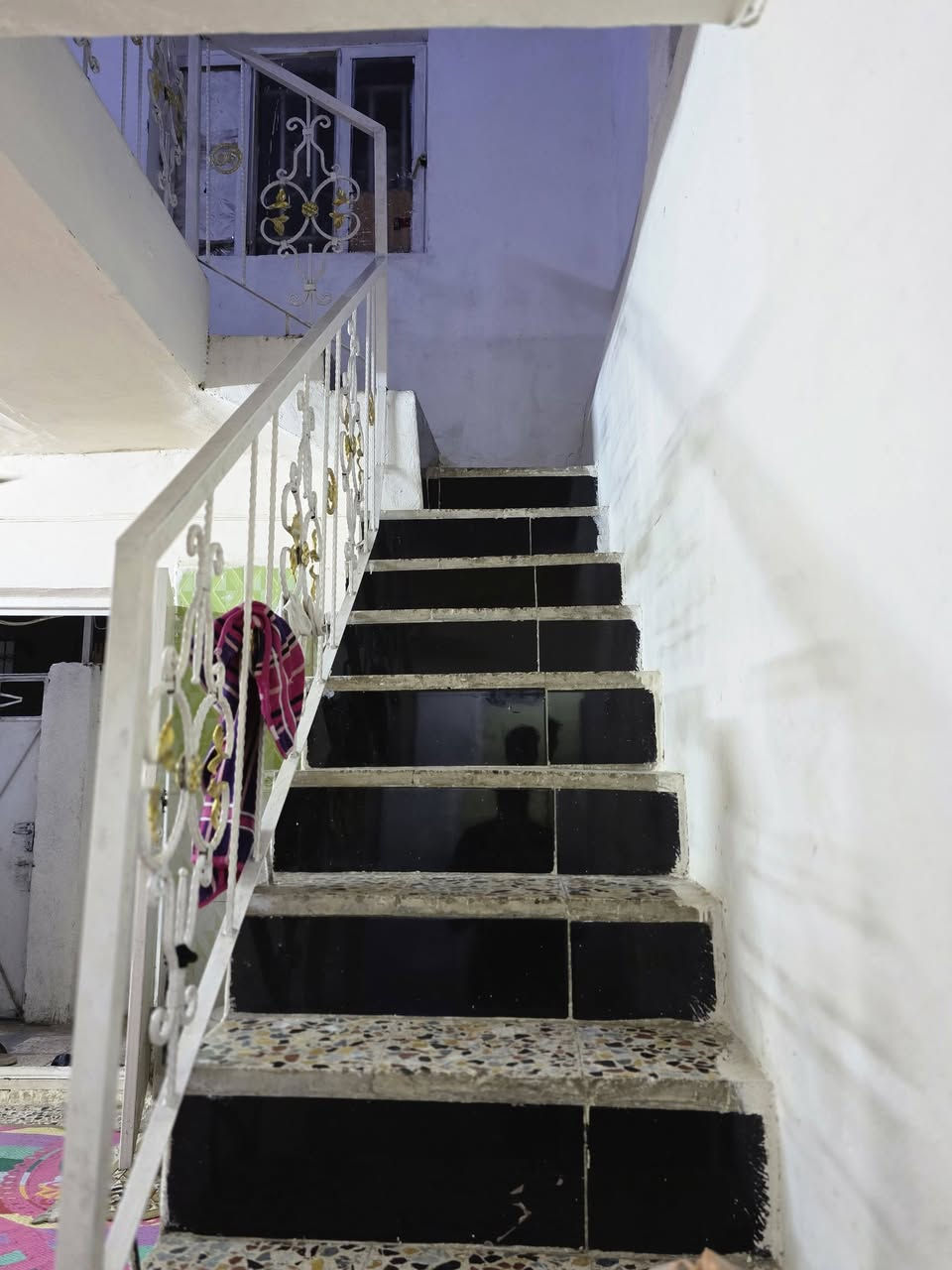 بيت نصف قطعه (للبيع)
مساحته 72 متر مربع ركن 
مدينة قطاع 45 
للاستفسار الاتصال 
***********
