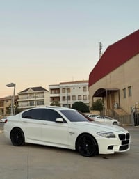 بي ام دبليو F10 • ٥٣٠ • ٢٠١١