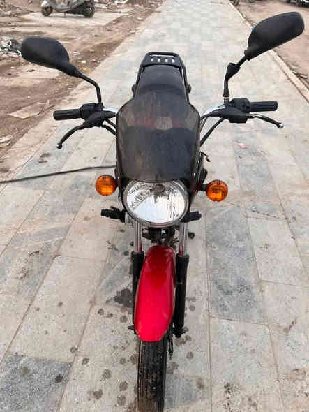 سلام عليكم اخوان دراجه بوكسر موديل 20اوراق اصولي مكلف بل نشر سعر مليون وبيه مجال حگ الجيه ***********
