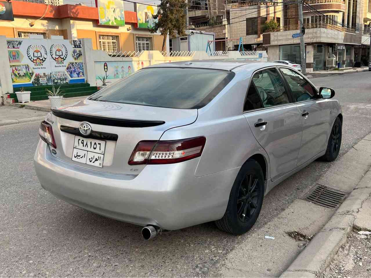 للبيع نقداً… كامري موديل ٢٠١١… كير اوتو… محرك ٤ سلندر…. البنيد وباب السايق صبغ وهلال خلفي… السيارة جاهزة ومابيهه ولا نقص…. المكان دهوك… السعر ١٠٧ ومجال بسيط…. للاستفسار 
***********
*********** دهوك, العراق
