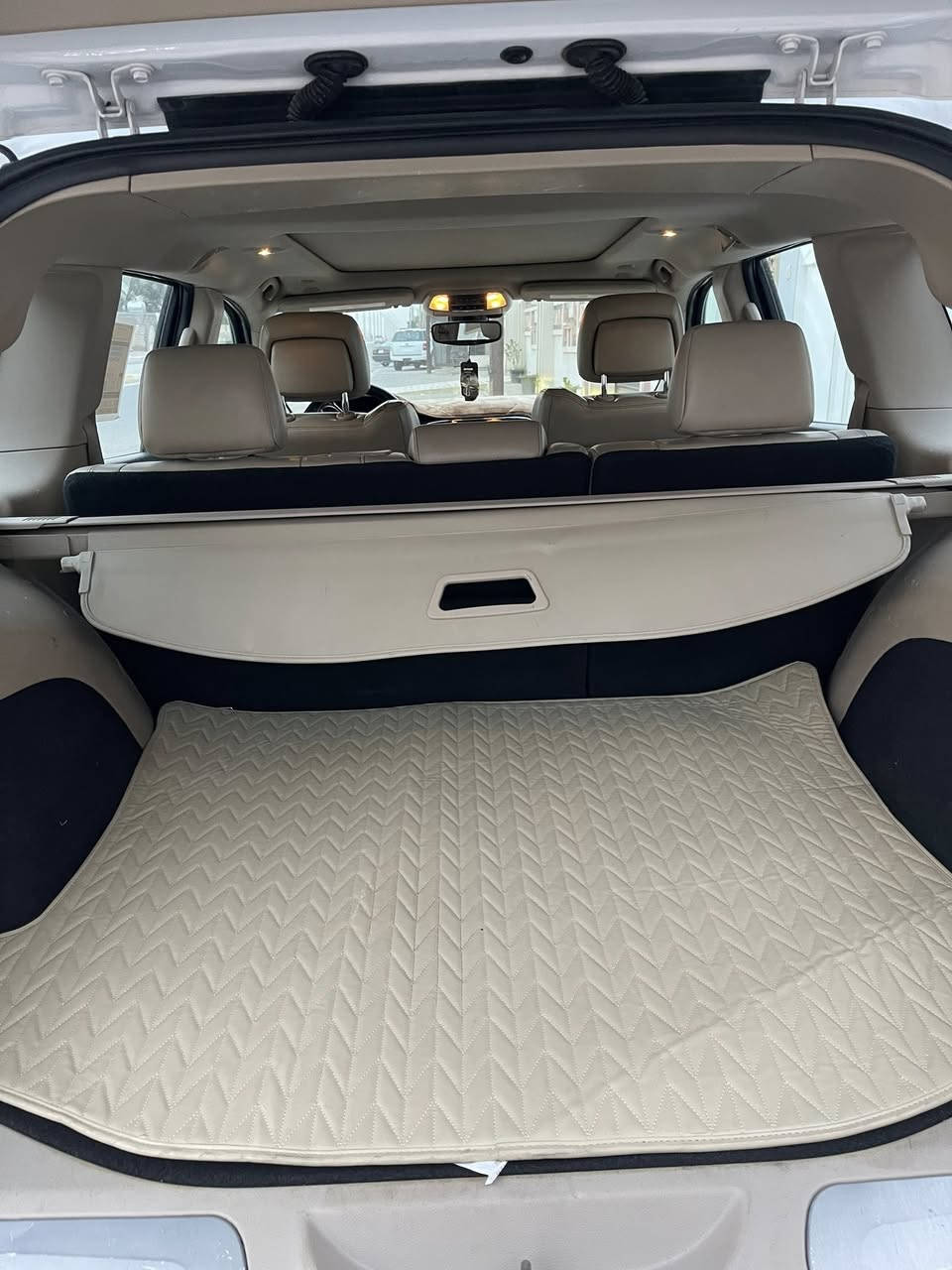 سلام عليكم جيب كراند شيروك وارد امريكي لمتد فول مواصفات كلين مكفوله من اي ضربه وصبغ
موديل 2019 رقم سليمانيه باسمي 
ماشيه 70 الف سياره جديده 
العنوان الانبار الفلوجه 
***********
***********
السعر 265
