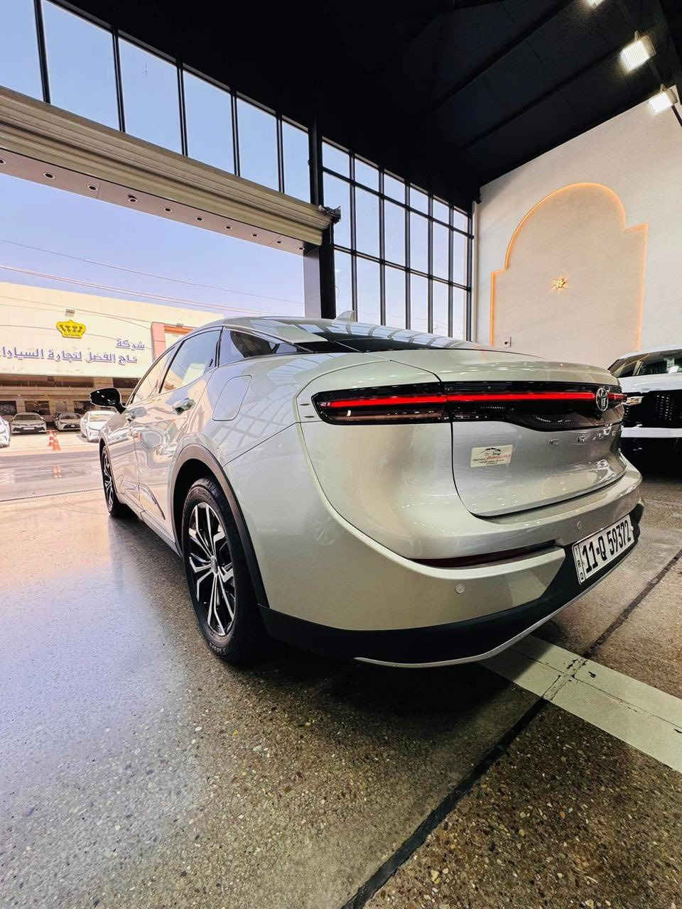 السلام عليكم للبيع اومراوس كراون موديل24ماشيه 8الف مكفوله لون سلفر***********
