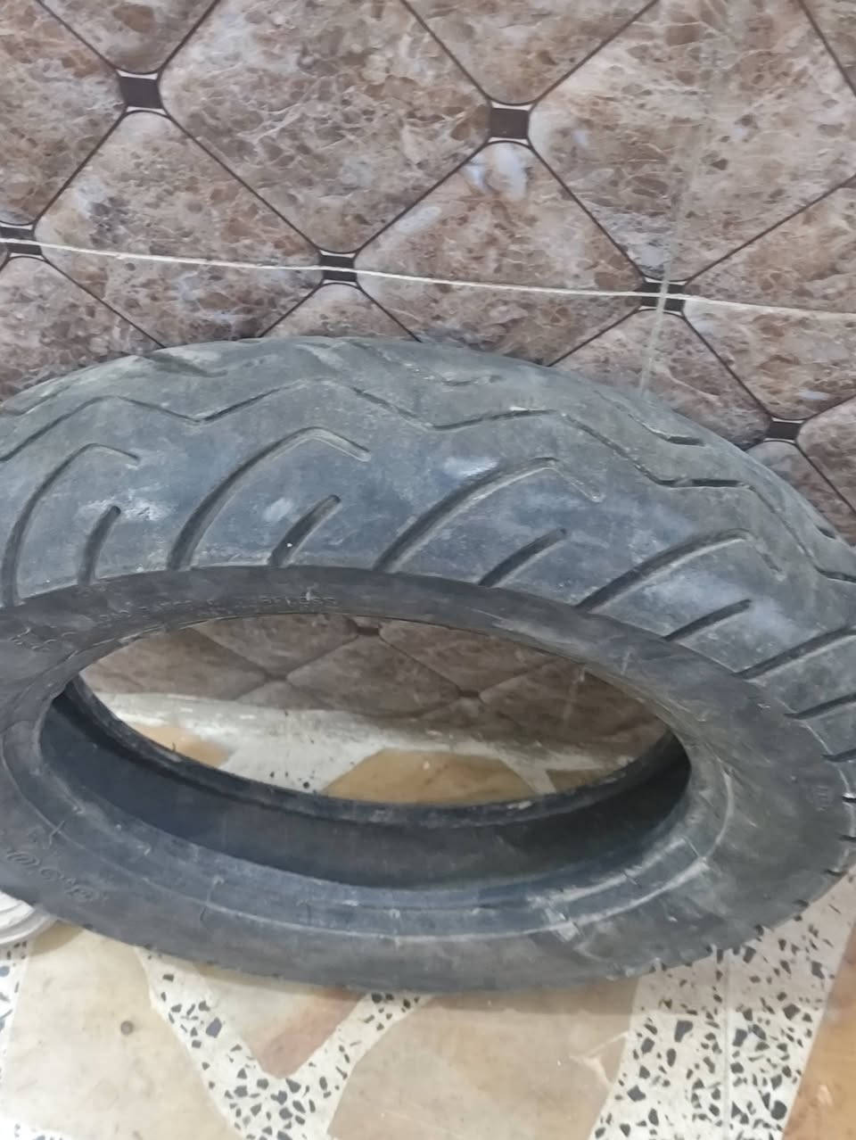 سلام عليكم شباب كلج امامي بلادي + تاير خلفي جديد سعرهن 7 آلاف ملاحضه /هذي الكلج مال ماكس والتأثير لاءي دراجه يرهم 
*********** ميسان حي الشهداء
