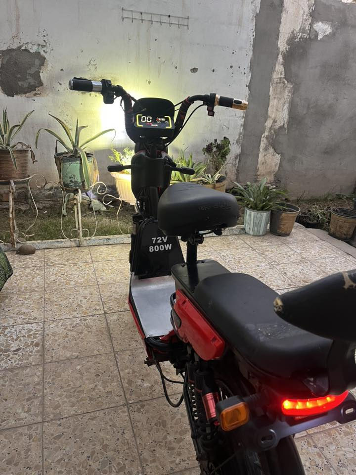 سلام عليكم
دراجه شحن للبيع
شغاله نقصها بس ضفيره
6 بطاريات جدد
سعرها 175 
مكانها بغداد المحموديه
*********** واتساب
***********
