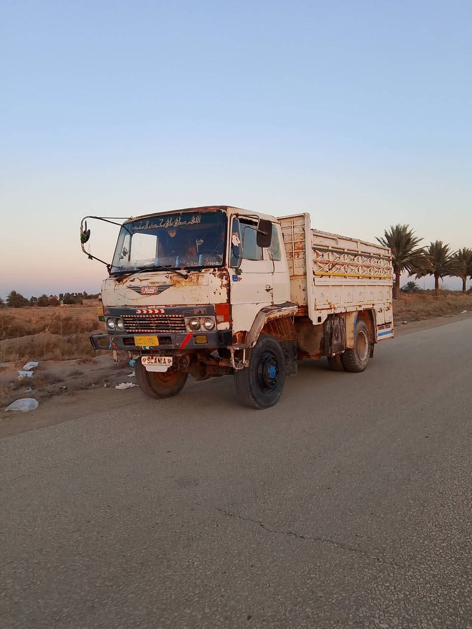 السلام عليكم للبيع ثنين لواري رقام وسنويه وتحويل مكفولات بسعر مناسب للاتصال على الرقم ***********
