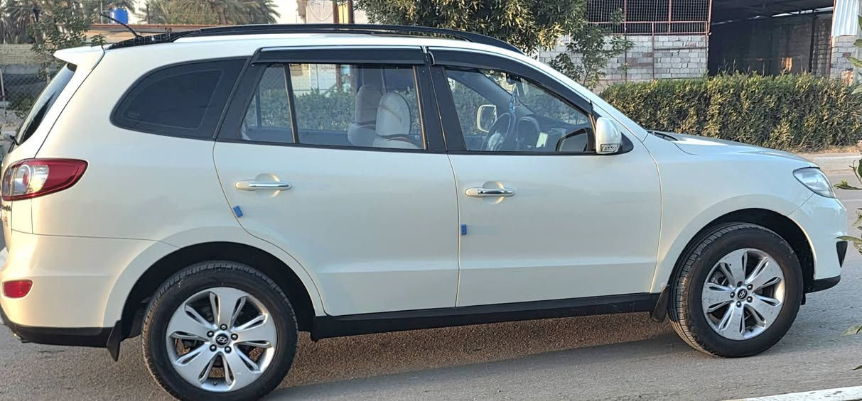 السلام عليكم 
للبيع هونداي سنتافي 2012خليجي مكينه 2400دوش
فول مواصفات..بصمه 
بيهه رشات صبغ. ... السياره جديده وجاهزة بمعنى الكلمه مكينه كير حداديه تخم تاير تبريد تدفئه رقم اربيل الدولي بأسمنه تحويل وكاله حاضر 
العنوان بابل الشوملي / السعر120$/***********\\***********
