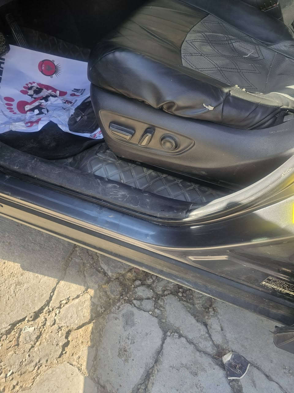 راف فور 2020 XLE PREMIUM 
اللون  فيلي اطارات  235/55/19
فتحة سقف ثلاث حركات
جام 4 اوتو صندوق شفط كهرباء بصمه
كشنات جلد اسود استيرن خياط
اوتو هولد هند بريك كهرباء يشتغل ويا الكير p
رادار كل الجوانب رادار بالمرايات
شاشة اصليه Android auto +ابل كاربلاي
لايتات اوتو  توقف ذاتي مانع اصطدام
رقم اربيل بأسمي هزه جديده سنويه جديده 
كشن السائق كهرباء
كاعيه مفلفه. مع الكشتات
الإضافات شاحن واير ليس لاسلكي 
حساس ضغط الاطارات
اطارات تويو جديد
اكو بعد مواصفات عامه
علما السيارة ما يحتاج اي مصرف كامل من كل النواحي
حادثها بالويل الامامي والخلفي فقط بدون تبديل او صبغ ايرباكات سليمه 100% /*********** واتساب بصمه اصليه عدد 2 JTMC1RFV7LD057455
السعر 225
