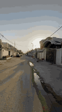 دار 100 متر 4.5 * 22.5 سند 25 
#عنوان البيت /شارع الصب  عمود 327 مقابيل مياه العتبه اسم شارع 15   وعرض الشارع 10

@مواصفات البناء
#بناء درجه اولى الاساس صب شريطي 40×60 والحمامات رفت الشيش f. f  والصب شركه البصيصي
#السقف صب كونكريت 350 شركه البصيصي كذالك الحديد f. f  وجسور مخفيه 2
#بيتونه عكاده وصب كونكريت حصيره
#بناء طابوك 
# تسيس ماء ومجاري امل الشريف
# الكهربائيات سيمس تركي درجه اولى
# لبخ ثلاثه مراحل (سمنت_جص _بورك) 
#سيراميك ارضي والجداري كله اسباني من شركه زوزك
 
تفاصيل :_
طارمه 4* 11
حديقه 3*8
مطبخ 1.8*3
صاله 4*7
حمام 1.8*1.6
غرفه 4*5
منور 1.1*1.6
بيتونه 1.8*1.6

 السعر 47 وبي مجال 
 
للستفسار الواساب ***********
