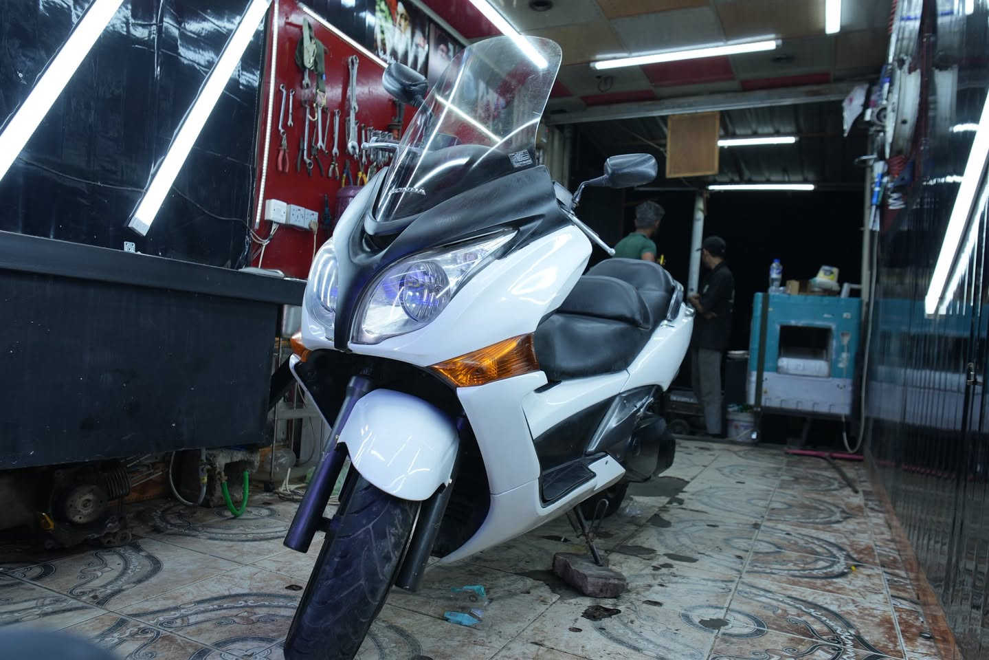 سلفر ونج GT400مصبوغه عام ما مفتوح برغي بيها مكفوله مكينه هاذ رقمي متواجد وتساب
***********

