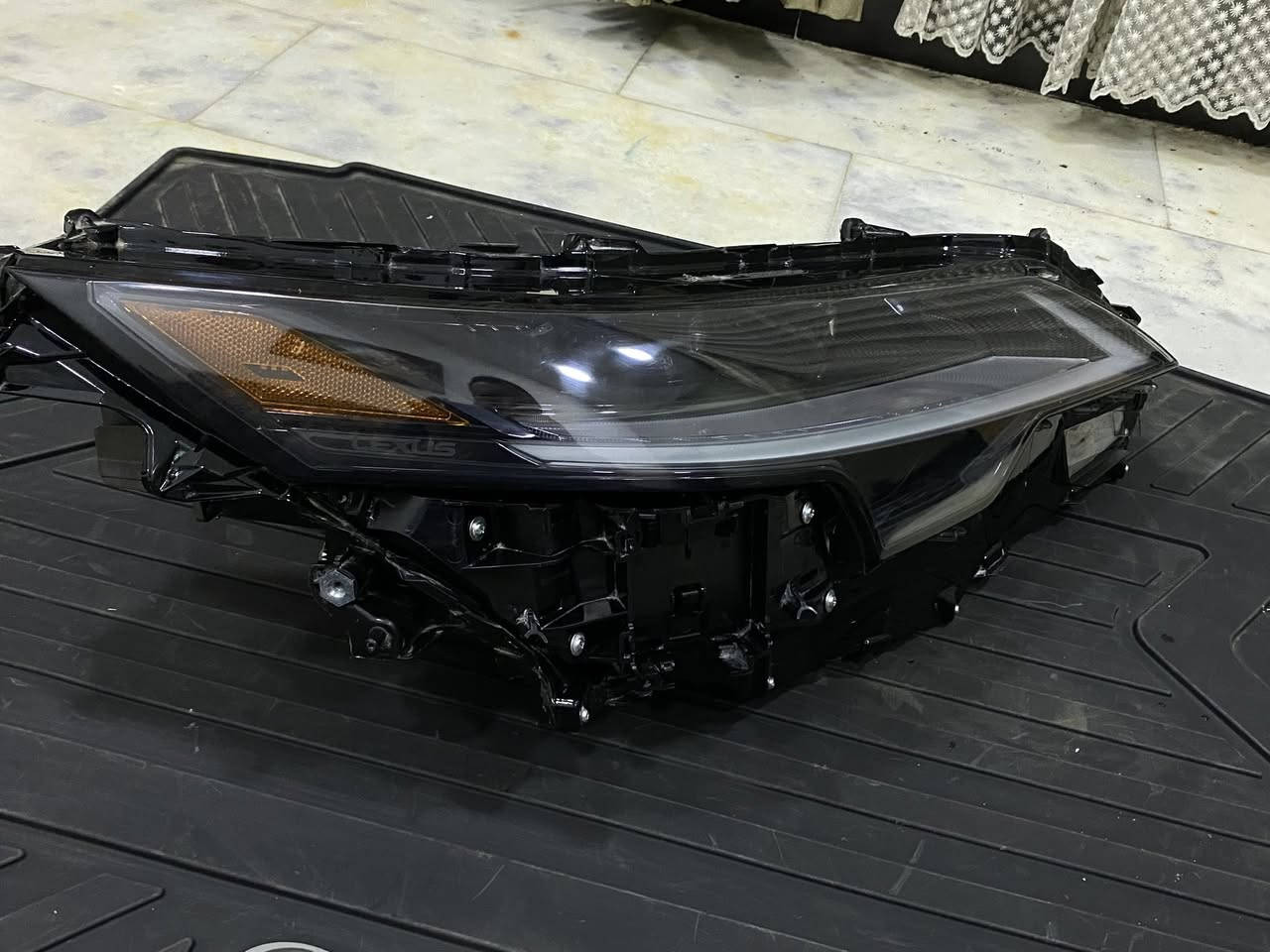 السلام عليكم 
لايت لكزز RX 250/500 2024
مع المحوله 
السعر 300$
***********
